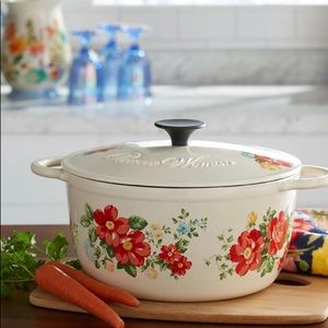 The Pioneer Woman Vintage Floral 4-Quart Dutch Ove